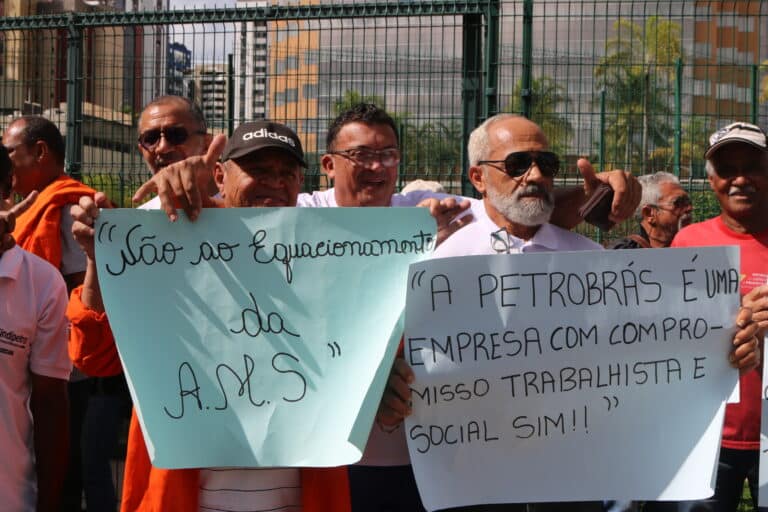 Ato dos petroleiros em defesa da Petros, da AMS e contra as privatizações | Foto: Sindipetro BA